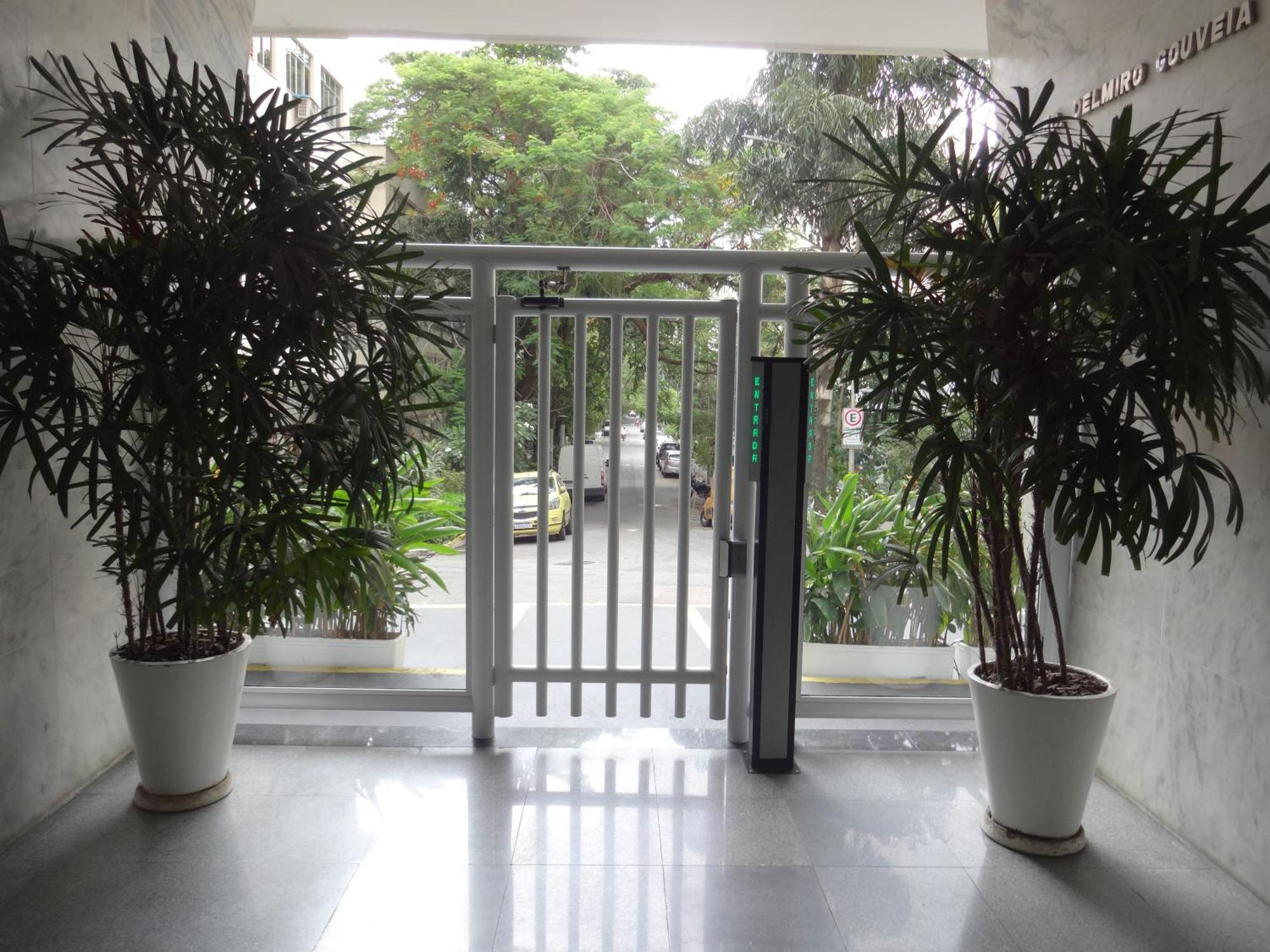 Apartamento Temporada Rio Ipanema Apto Sala 2 Quartos Com 76m2 *